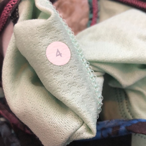 Lululemon No Limits Tank Black/Petal Pop Multi Sz 4 - Picture 12 of 13